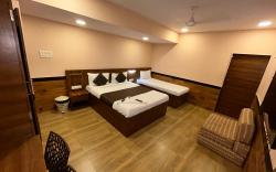 Lucky Service Apartments - Near BKC