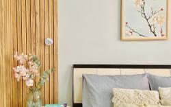Spacious Flat-NO Air Condition BUT Ceiling Fans 