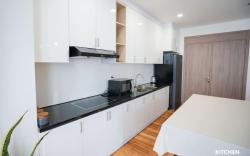 Modern & Charming Penthouse Apt* 5BRs in Center