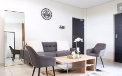 ⭐️ Contemporary - Clean & Comfortable Apartment ⭐️