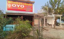 OYO 821478 White Palace