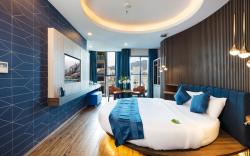 Aaron Hotel