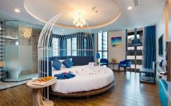Aaron Hotel