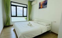 Sea view 2B1R condo forest city