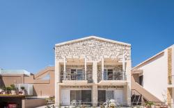 Harmonious Athina Apartments Near the Beach