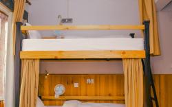 Roamers Inn - Hostel