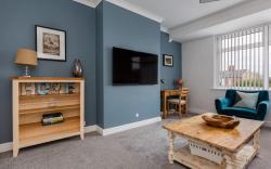 Hillside House | 2 Bedrooms parking WI-FI Hospital