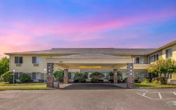 Comfort Suites Near Vancouver Mall