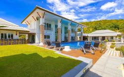 Seven Bedrooms Mansion on The Golf Course! (JB2)