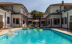 Villa Petrone | Luxury Four Seasons-Jacuzzi&Pool