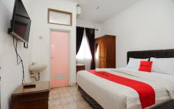 RedDoorz syariah near AEON Mall Tanjung Barat