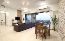 Windy Suite - 3 Bedroom with Balcony/Chef/