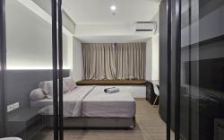 cozy and fully furnished Collins Apartemen