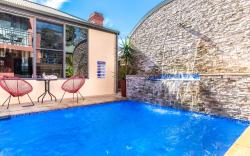 Berry Village Boutique Motel 