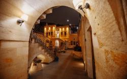 Misty Cave Hotel