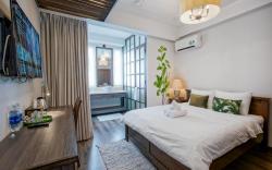 Mira Moon Homestay Calmette
