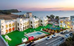 Funji Kids Pool Villa Pension