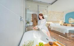 V Boutique Hotel - Complimentary refreshments