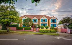 AAA Airport Albion Manor Apartments and Motel