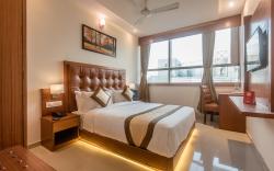 Super OYO Townhouse OAK Hotel Devanshi Inn