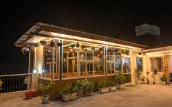 Shining hills by Lawrence Hotels 