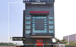 Super Townhouse Singapore Mall