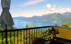 Apartment in quiet area with charming view of Lake Maggiore and mountains