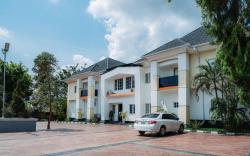 Cozy Residence Hotel