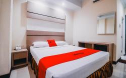 RedDoorz Plus near Makassar Town Square