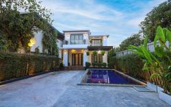 Modern Private Villa by La San