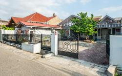 SUPER OYO Gandaria Guest House Near Masjid Raya Sumatera Barat