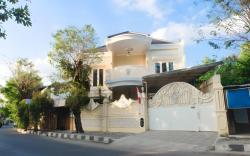 Queen House. Rumah Mewah dengan 5 kamar tidur