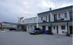 6267 Persepolis Inn