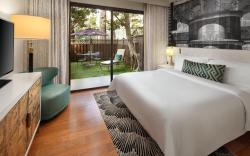Avenue of the Arts Costa Mesa, a Tribute Portfolio Hotel