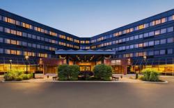 Crowne Plaza Edison By IHG