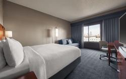 Courtyard by Marriott St Louis Downtown West