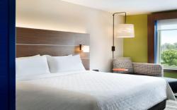 Holiday Inn Express Hotel & Suites Woodbridge By IHG