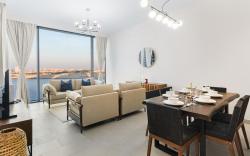 Bright 2BR, Top tower Creek Rise