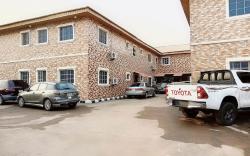 Sycamore Royals Hotel Jahi