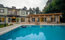 ELIVAAS 6 BHK Farm with Pvt Pool & Garden - Esh