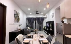 Comfy Stay FOC Netflix & 2 CarParks 3BR @ 6-11pax