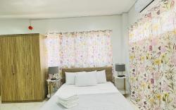 Stylish Furnished Studio Unit 