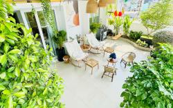 Modern Rooftop Hidden Gem* 
