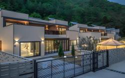 Ditto Kids Pool Villa