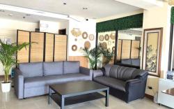 ZB- FAMILY ROOM 5 ( Good for 6-8) 