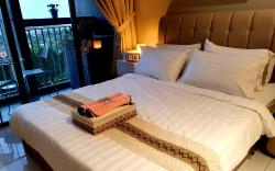 New unit w/romantic balcony @ Skytree, Bkt Indah