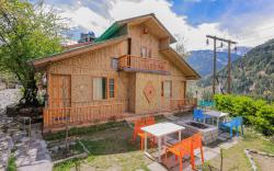 Bamboo Cottage with River and Mountain View