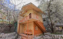 Tree house Bamboo Cottage with beautiful views
