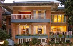 VILLA - Comfort meets timeless elegance!