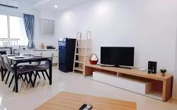 Modern 2-Bed Condo on 24th Floor